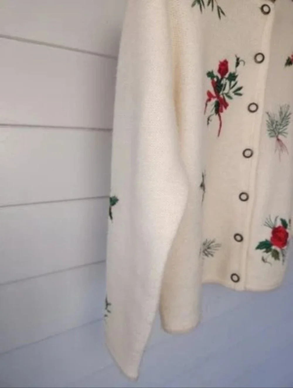 Vintage Susan Bristol 100% Wool Embroidered Holiday Cardigan Roses Holly Cream M